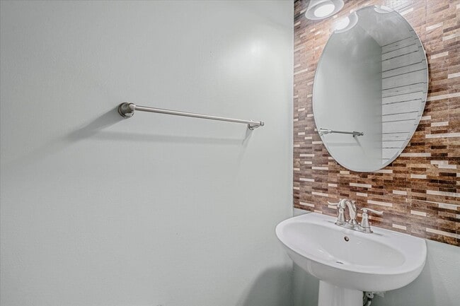 Photo - 8059 Hinsdale Ln