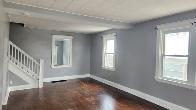 Photo - 8454 Plainfield Rd