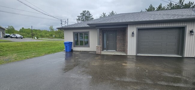 Building Photo - 1 rue Honor-Roy Rue