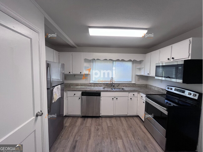 Photo - 413 Hilltop Cir