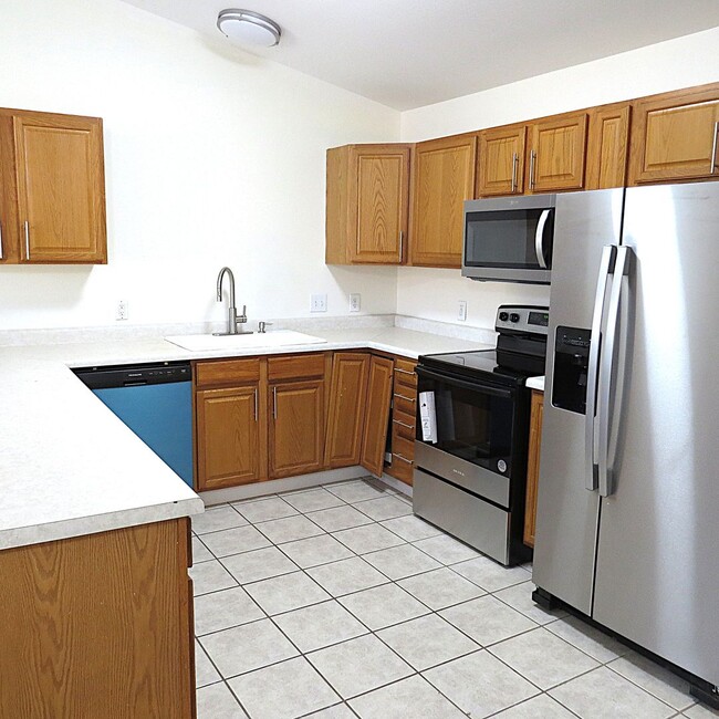 Building Photo - FREE RENT UNTIL THE END OF THE MONTH!!!