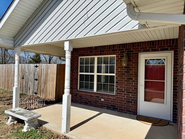 Photo - Charming 2-Bedroom in Bella Vista with Large Fenced Backyard!