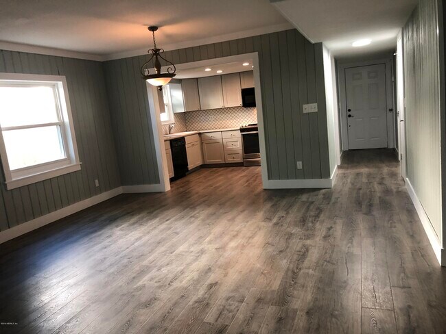 Photo - 2132 Bay Rd
