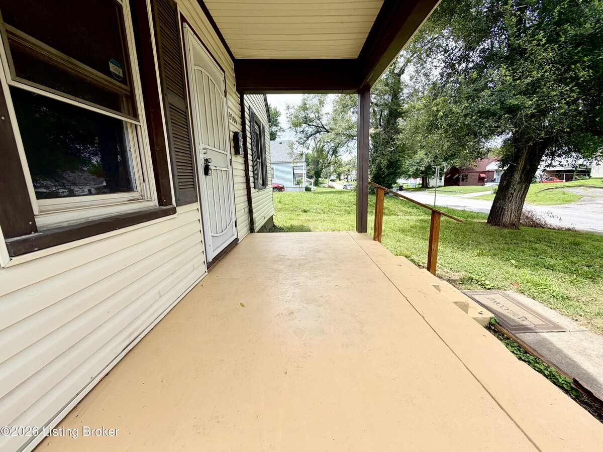 Photo - 2706 Wyandotte Ave