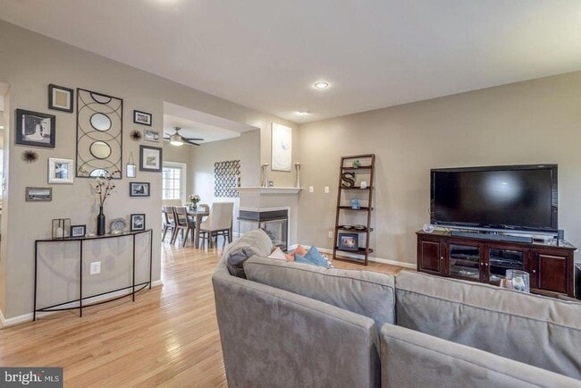 Building Photo - 46830 Graham Cove Square Rental