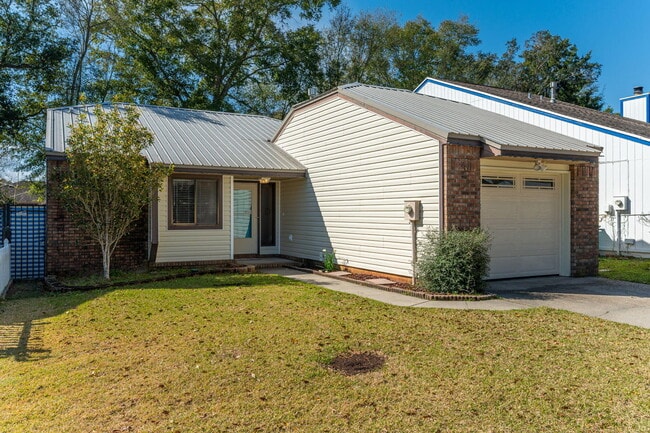 Photo - 101 Cedar Ridge Way