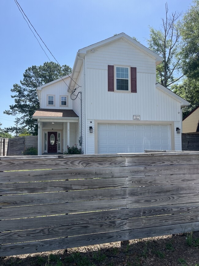 Photo - 2703 E Surrey Dr House