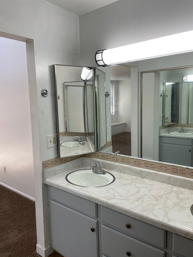 Photo - 1586 E Ventnor Ave