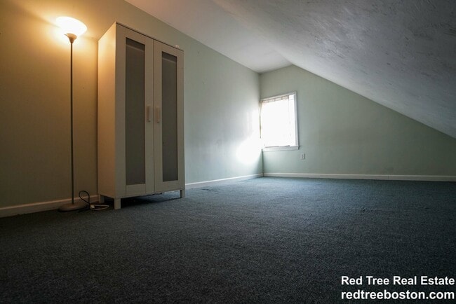 Photo - 24 Oak Square Ave Unidad 2