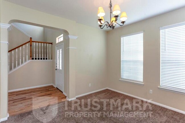 Photo - 212 Crowfoot Dr