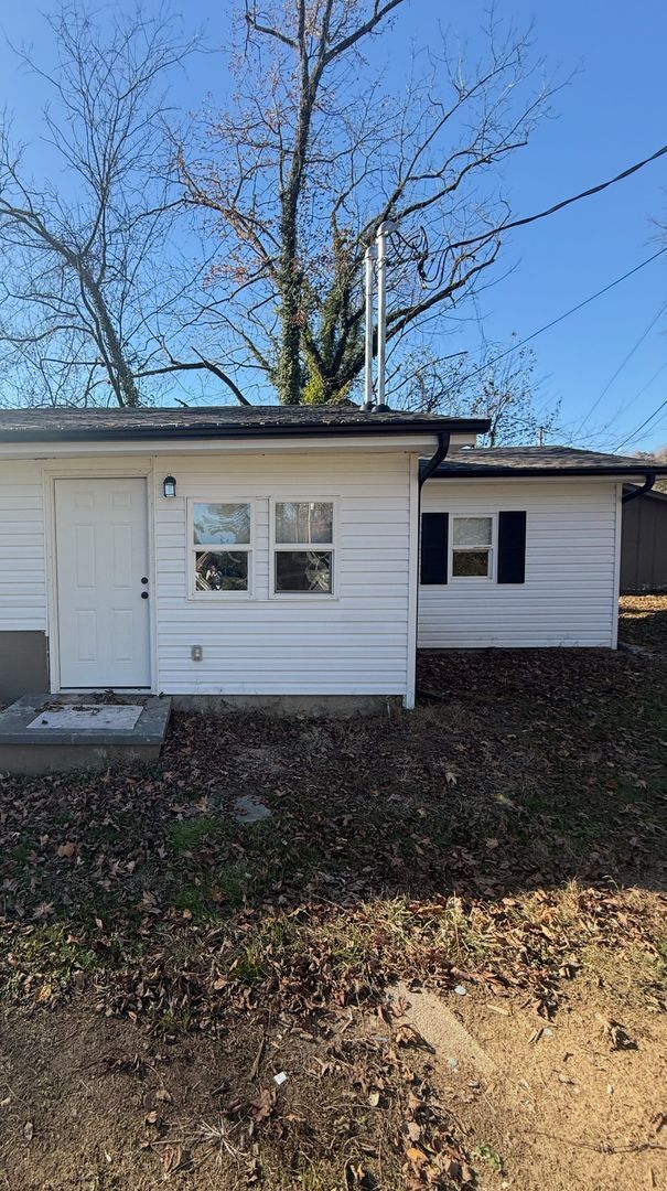 Photo - Harriman 37748 - 1 Bedroom, 1 bath Duplex - Call Lisa Vineyard or Shannon Russell 865-216-9334