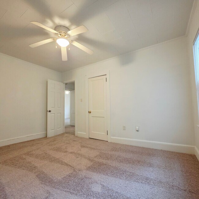 Photo - 3 Bed 2 Bath Move in now!
