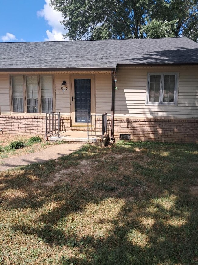 Photo - 1706 Ridgewood Dr