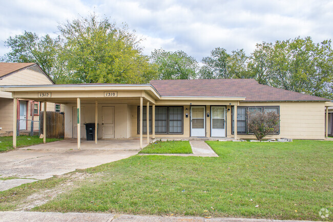 Building Photo - 1310 Massey St Rental