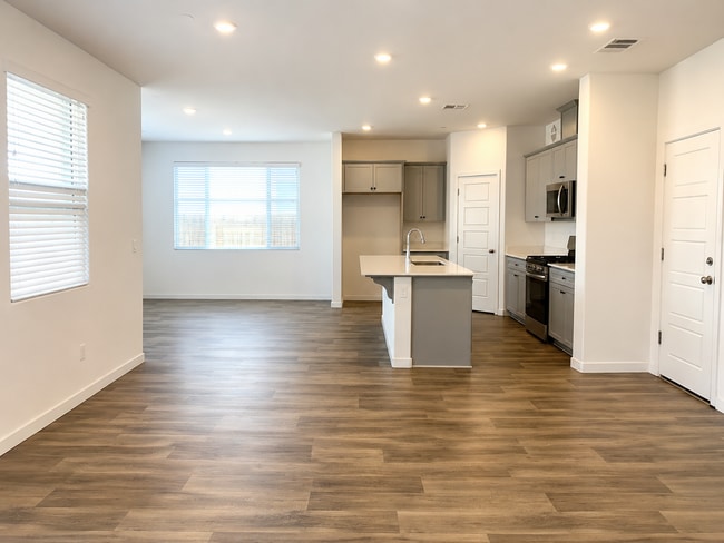 Photo - 2806 N Applegate Ave