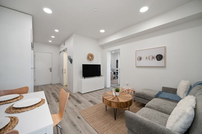 2911 Adams