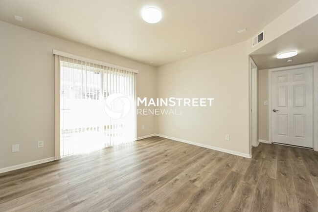 Photo - 3 Bedroom Pet-Friendly Home in DENVER, CO with Main Street Renewal