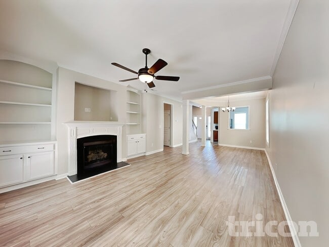 Photo - 557 McCarthy Dr
