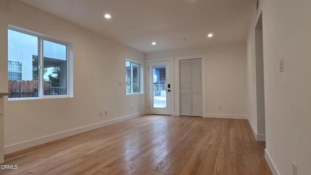 Building Photo - 915 N Ridgewood Pl