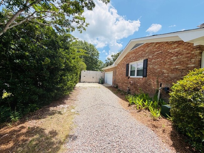 Photo - Central Wilmington, popular school districts,2 car garage/RV/Boat parking 3/4 bedroom/fenched/Liv...