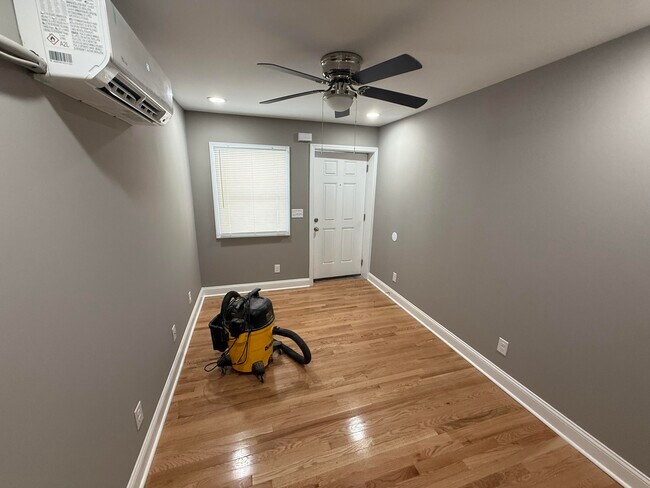 Photo - 402 Gunn St Unit 103