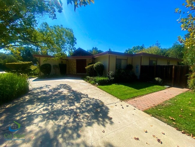 Photo - $9595 - 6 Bed/4.5 Ba Executive Home in Los Altos HIlls/With Pool/Separate Inlaw Unit