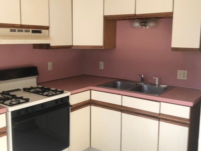 Building Photo - 8 Auburn Ave Unit 10 Auburn Ave