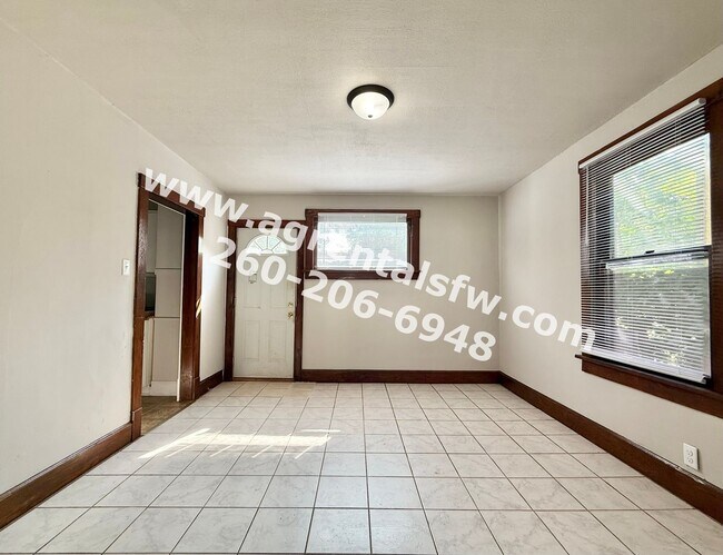 2921 Hoagland Ave