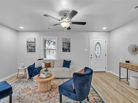 Photo - 901 Lasser Dr