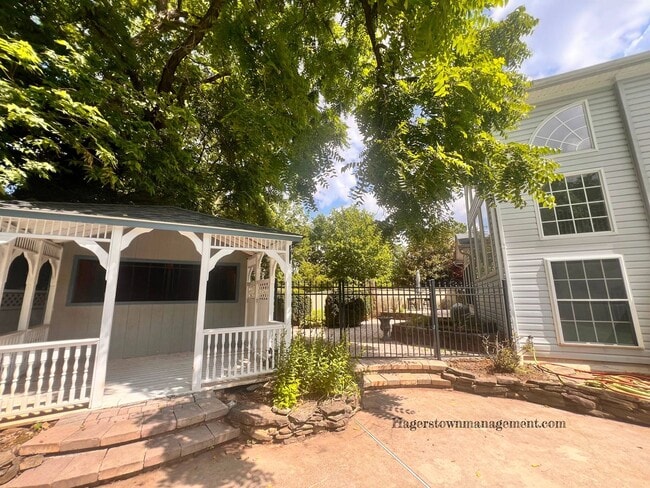 11507 Rolling Green Ct