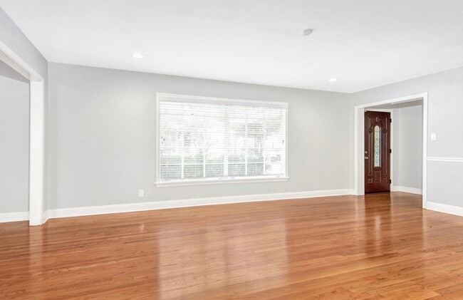 Photo - 2327 Dorrington St