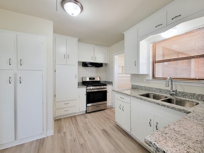 Photo - 133 S Yaupon St