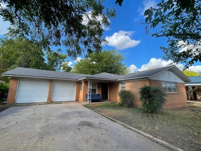 3 bedroom, 2 bath - 3 bedroom, 2 bath House