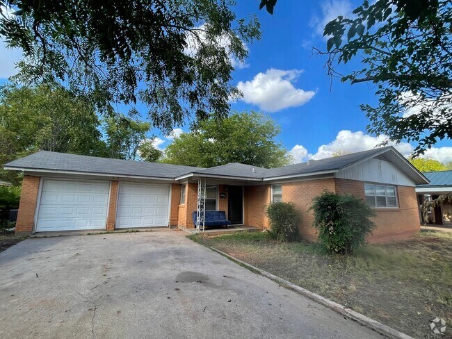 Building Photo - 3 bedroom, 2 bath Rental
