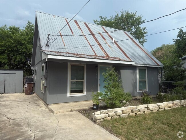 Building Photo - 622 Trinity St Rental