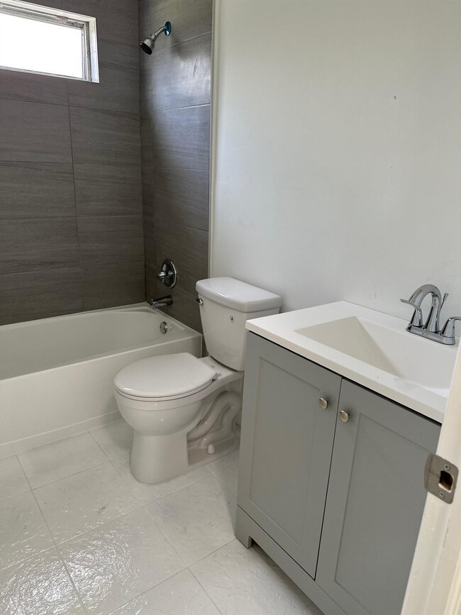 Photo - 4051 NE 4th Ave