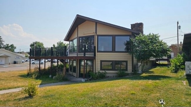 Photo - 410 3rd Ave E