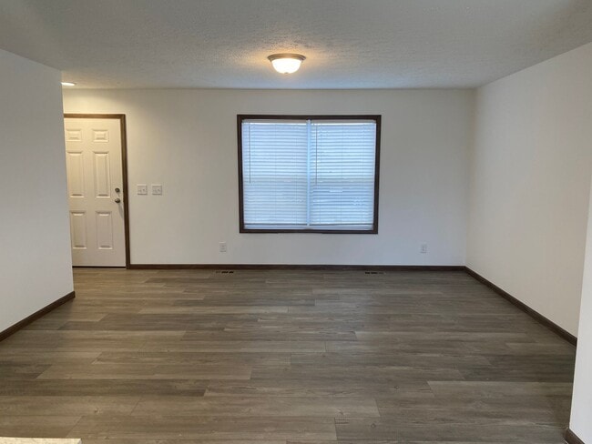 Photo - 3 Bedroom House in McLean!