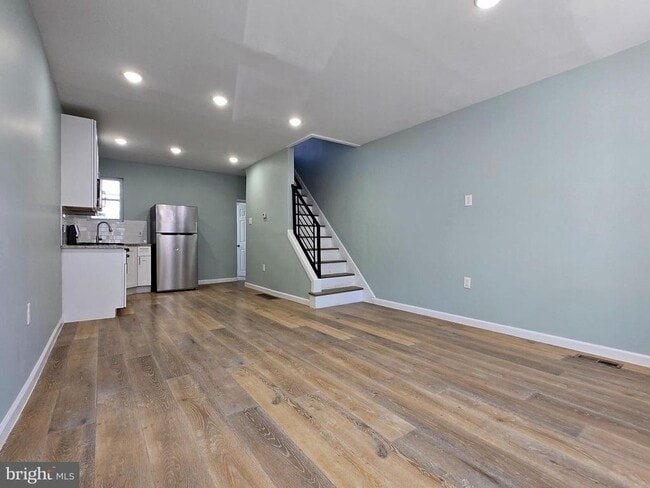 Building Photo - 1833 McClellan St Rental
