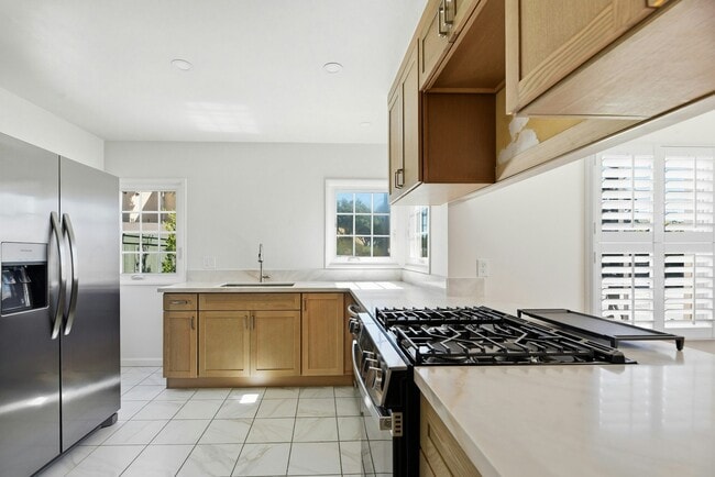 Photo - 7005 Draper Ave