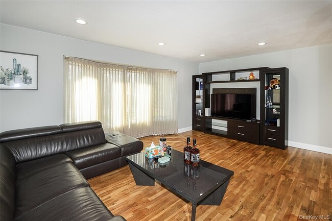 Photo - 11 Otsego Ave