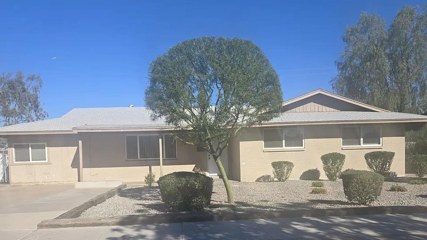 Photo - 620 E Broadway Ln