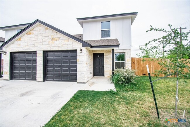 Building Photo - 806 White Meadow Ln