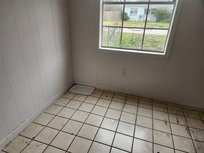 Photo - 7422 Amelia Rd