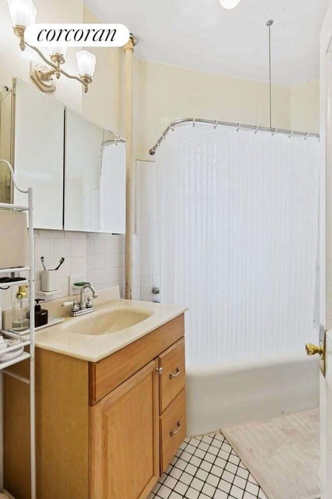 Photo - 527 W 110th St