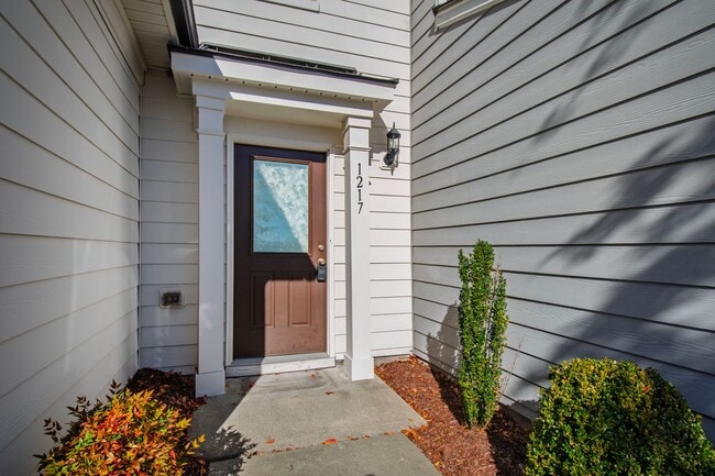 Photo - Elegant Townhome Near Southpoint Mall!