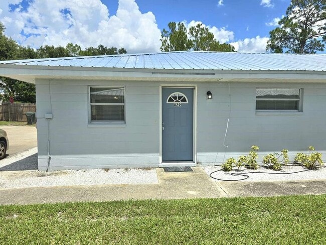 Building Photo - 829 Castle Way Rental