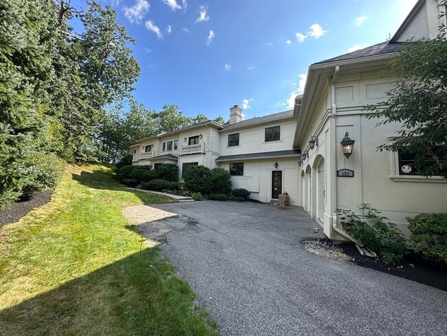 Photo - 458 Heath St