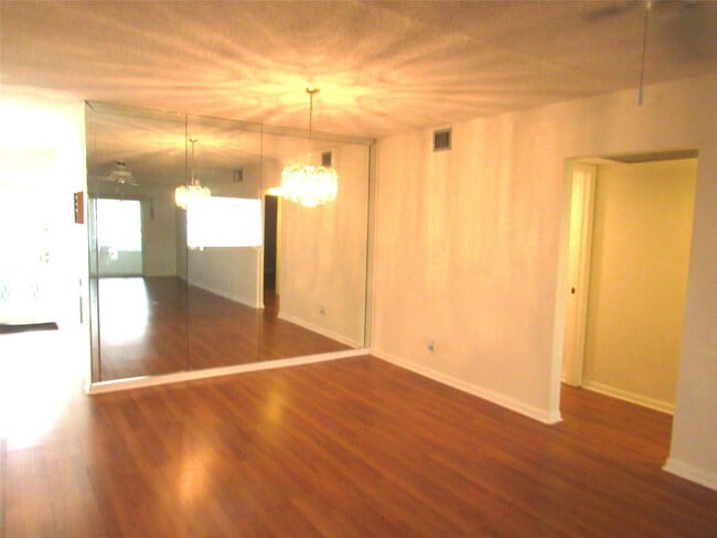 Photo - 2804 Victoria Way Unit E1