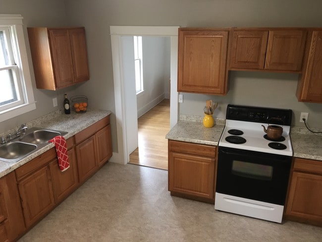 Kitchen view 2 - 506 S Cayuga St Unit 1